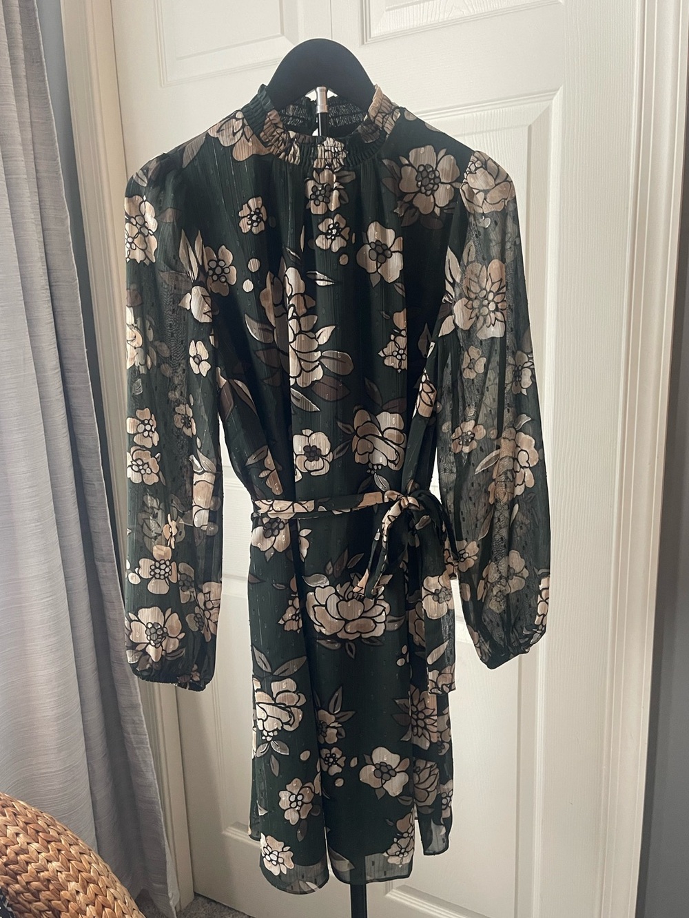Ann Taylor Dark Green Floral Long-Sleeve Belted Mini Dress